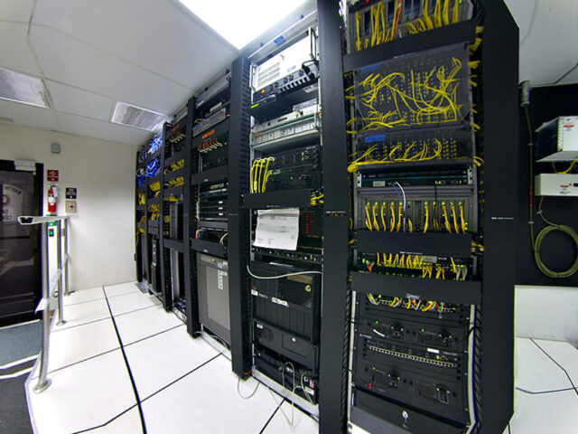 Telecom equipment rack